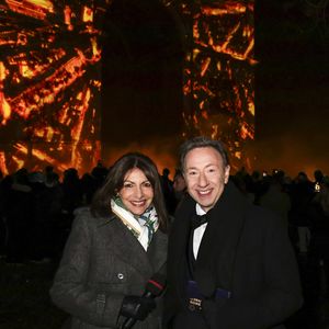 Stéphane Bern présente l’émission "La Grande Soirée du 31 de Paris" diffusée sur France 2 sur les Champs-Elysées, en présence de Anne Hidalgo et Gil Alma, à Paris, France, le 31 décembre 2025. 

Photo de Jack Tribeca/BHM/Bestimage