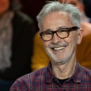 Thierry Lhermitte enfile aussi la casquette de professeur et anime régulièrement des stages aux quatre coins de la France pour enseigner cette méthode du "chuchoteur" à d'autres cavaliers avides d'apprendre.

Thierry Lhermitte sur plateau de l'émission "Animalement Vôtre" présentée par Bernard Montiel et diffusée le 22 mars 2026 sur France 3, à Paris, France, le 13 janvier 2026. © Julien Sarkissian/Bestimage