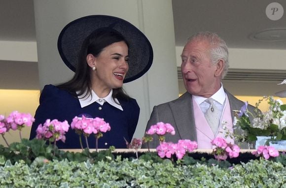 Lady Frederick Windsor et le roi Charles III lors de la quatrième journée du Royal Ascot à l'hippodrome d'Ascot, dans le Berkshire. 20 juin 2025. © Andrew Matthews/PA Wire.