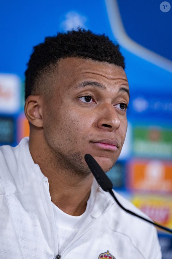 Kylian Mbappé du Real Madrid s'exprime lors de la conférence de presse avant le match de l'UEFA Champions League 2024/25 contre l'AS Monaco à Ciudad Real Madrid le 19 janvier 2026 à Madrid, Espagne. © Alberto Gardin/ZUMA Press Wire/Bestimage