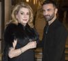 Catherine Deneuve est aussi une fan de ses collections.

Catherine Deneuve et Le styliste Nicolas Ghesquière - Backstage - défilé de mode PAP Femme automne-hiver 2018/2019 " Louis Vuitton " à Paris le 6 mars 2018
© Olivier Borde / Bestimage