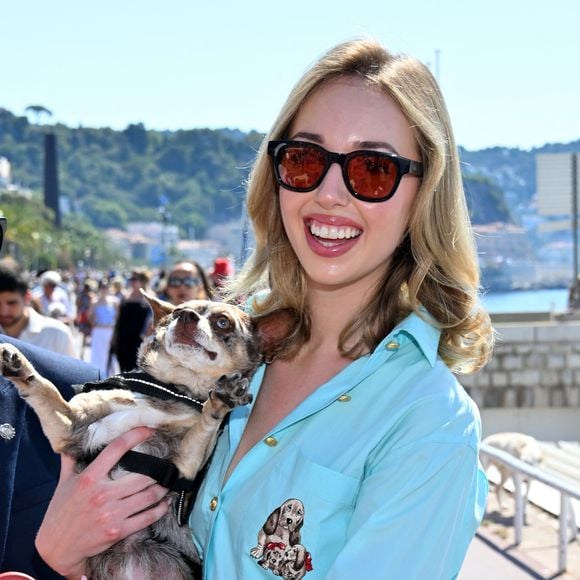 Écartée à cause de l'idylle de sa sœur Carolina, la princesse Maria-Chiara de Bourbon des Deux-Siciles s'affiche à Nice après sa mise au point