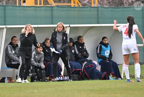 Sonia Bompastor (entraineuse lyon) et Camille Abily