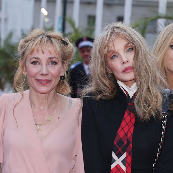 Arielle Dombasle et Julie Depardieu - Arrivées à la soirée de cloture de la 35ème édition du ''Dinard British and Irish Film Festival'' de Dinard, France, le 5 octobre 2024. © Denis Guignebourg/BestImage