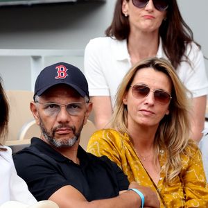 Roschdy Zem et sa compagne Sarah Lavoine en tribunes des Internationaux de France de tennis de Roland Garros 2023 à Paris le 11 juin 2023. © Jacovides-Moreau/Bestimage