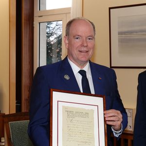 Le prince Albert II de Monaco lors d'une visite de la maison du département à Saint-Lô le 9 avril 2025.

© Dominique Jacovides / Bestimage