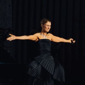 Celine Dion, tenue et bijoux Boucheron, lors de son premier concert à la Plénitude Arena à Paris La Défense le 12 septembre 2026. Agence / Bestimage