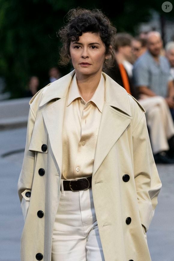 Depuis des années, l'actrice, qui a connu la gloire au début des années 2000 grâce au film "Le Fabuleux Destin d'Amélie Poulain", a fui les projecteurs et les tapis rouges. 

Audrey Tautou au défilé AMI - Alexandre Mattiussi SS23 pendant la semaine de la mode masculine à Paris le 23 juin 2022 à Paris, France.