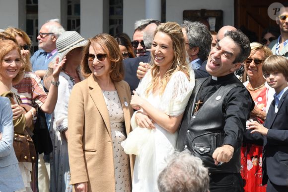 L’actrice s’est éteinte après plusieurs mois de santé fragile à son domicile parisien...

Laura Smet et Raphaël Lancrey se marient entourés de sa mère Nathalie Baye le 15 juin 2019 à l'église Notre-Dame-Des-Flots au Cap Ferret, France. © Abacapress.com