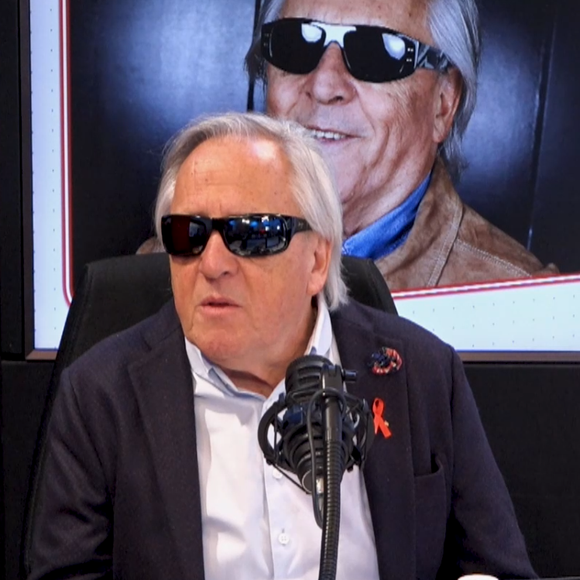 Gilbert Montagné se confie sur sa cécité lors d’une interview radio.

Gilbert Montagné invité de Bernard Montiel sur RFM