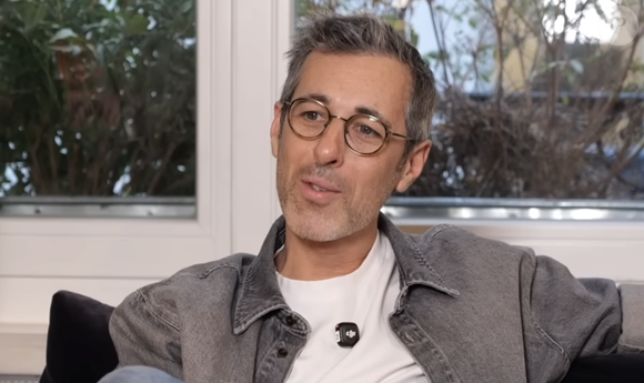 Il s'est est beaucoup occupé. Mais rendu compte que la saison 12 de la Star Ac allait bientôt commencer.

Michael Goldman sur Youtube