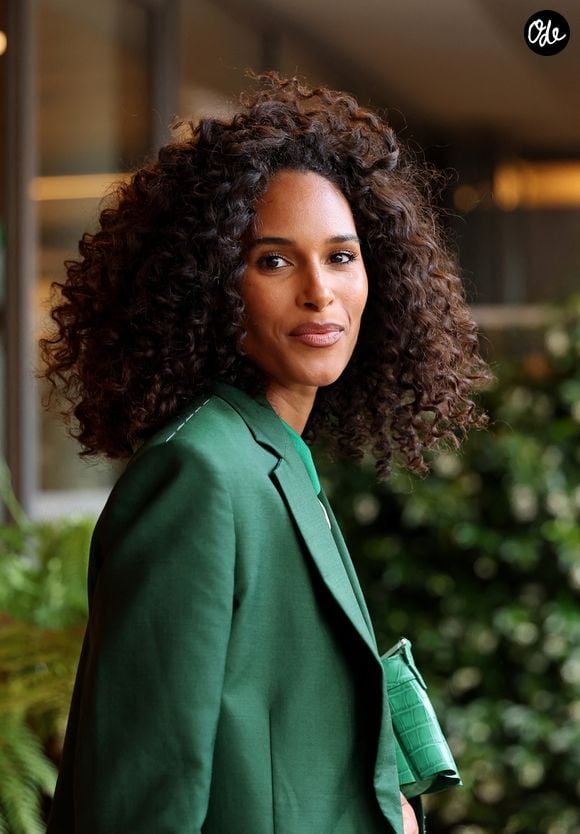 Au Café Charlot, les plats coûtent entre 22 et 42 euros et le champagne entre 16 et 20 euros la coupe.

Cindy Bruna au photocall du village ((night session) lors des Internationaux de France de Tennis de Roland Garros 2026, à Paris, France, le 5 juin 2026. © Jacovides-Moreau/Bestimage