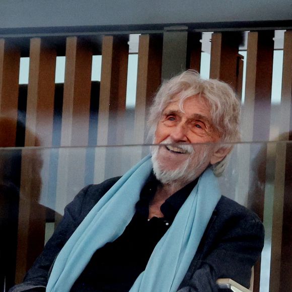 Pierre Richard en tribunes lors des Internationaux de France de Tennis de Roland Garros 2025, à Paris, France, le 6 juin 2025. © Jacovides-Moreau/Bestimage