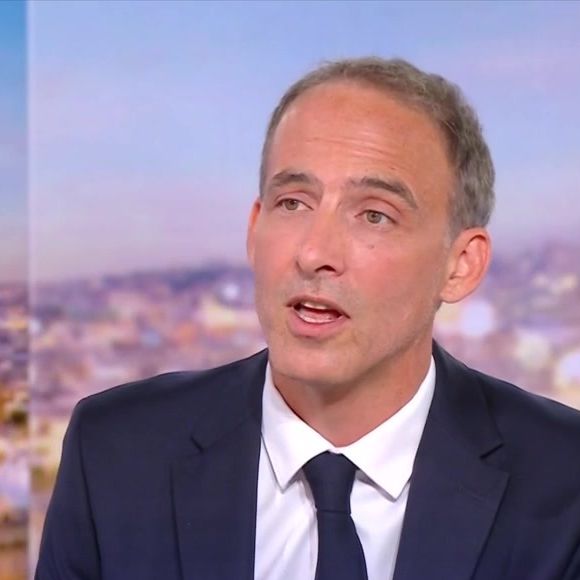 "J’ai pris cette décision avec gravité. Je sais ce qu’elle implique pour mes proches, et en particulier pour ma compagne", a répondu le fondateur de Place publique. 

Raphaël Glucksmann dans le JT de TF1 le 23 août 2026.