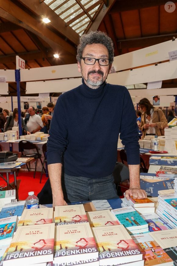 Comme son héroïne, dans son dernier roman "Tout le monde aime Clara" (Gallimard), David Foenkinos, a vécu "une adolescence hospitalisée". 

David Foenkinos, à la Halle Georges Brassens de Brive-la-Gaillarde pour la Foire du Livre de Brive , le 9 novembre 2024. © Jean-Marc Lhomer / Bestimage