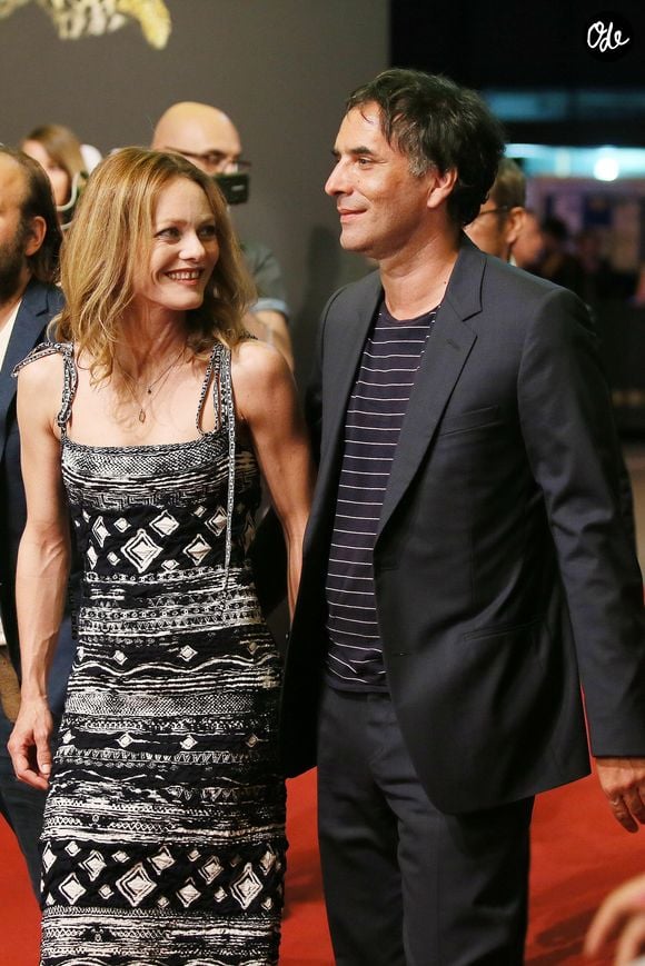 Vanessa Paradis et Samuel Benchetrit posent ensemble lors de la première du film "Chien" au 70e festival du film de Locarno le 7 août 2017.

Agence / Bestimage