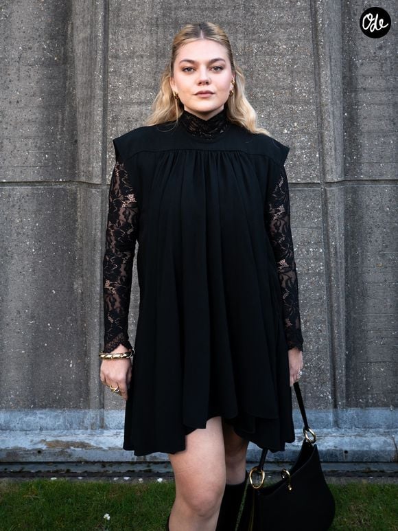 La chanteuse Louane (Louane Emera) au photocall du défilé Rabanne Mode Collection Prêt-à-Porter Automne/Hiver 2025-2026 lors de la Fashion Week de Paris (PFW) au siège de l'Unesco, à Paris, France, le 6 mars 2025. © Backgrid USA/Bestimage