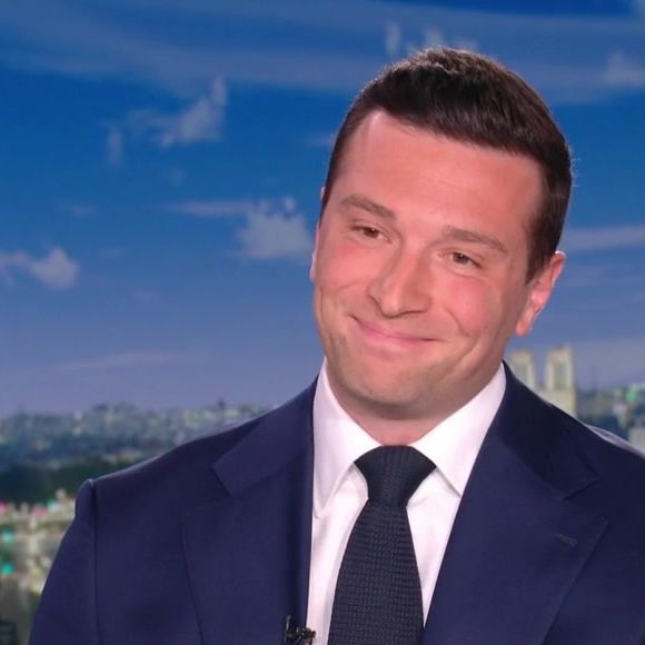 La semaine dernière, Jordan Bardella s'est retrouvé en Une de "Paris Match" aux côtés de la princesse Maria Carolina. Une série de photos qui n'est pas passée inaperçue.