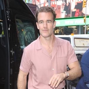 Nashville, TN FILE PHOTOS James Van Der Beek, la star de la série pour adolescents des années 1990 "Dawson's Creek", est décédé mercredi à l'âge de 48 ans après une bataille contre le cancer, a annoncé sa femme sur les médias sociaux.
Photo : Backgrid USA / Bestimage