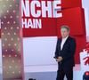 Et auparavant, il n'était pas seul
Michel Drucker et sa chienne Isia - Enregistrement de l'émission "Vivement Dimanche" à Paris le 15 Décembre 2015 et qui sera diffusée le 6 Janvier 2016. Invité principal Olivier Marchal