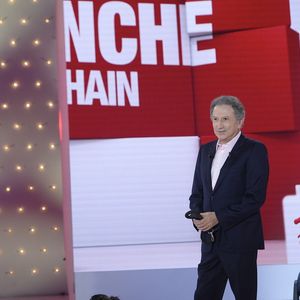 Et auparavant, il n'était pas seul
Michel Drucker et sa chienne Isia - Enregistrement de l'émission "Vivement Dimanche" à Paris le 15 Décembre 2015 et qui sera diffusée le 6 Janvier 2016. Invité principal Olivier Marchal