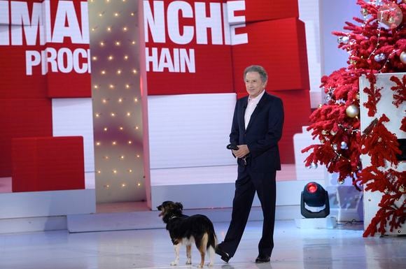 Et auparavant, il n'était pas seul
Michel Drucker et sa chienne Isia - Enregistrement de l'émission "Vivement Dimanche" à Paris le 15 Décembre 2015 et qui sera diffusée le 6 Janvier 2016. Invité principal Olivier Marchal