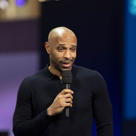 Thierry Henry prouve que la fin de carrière n'est que le début d'un nouveau chapitre mais surtout que le travail et la détermination sont les clés d'une longévité exceptionnelle. 

Thierry Henry - Tirage final du tournoi olympique de football au siège de Paris 2014 le 20 mars 2024 à Saint-Denis le 20 mars 2024. 

©Pierre Perusseau/Bestimage