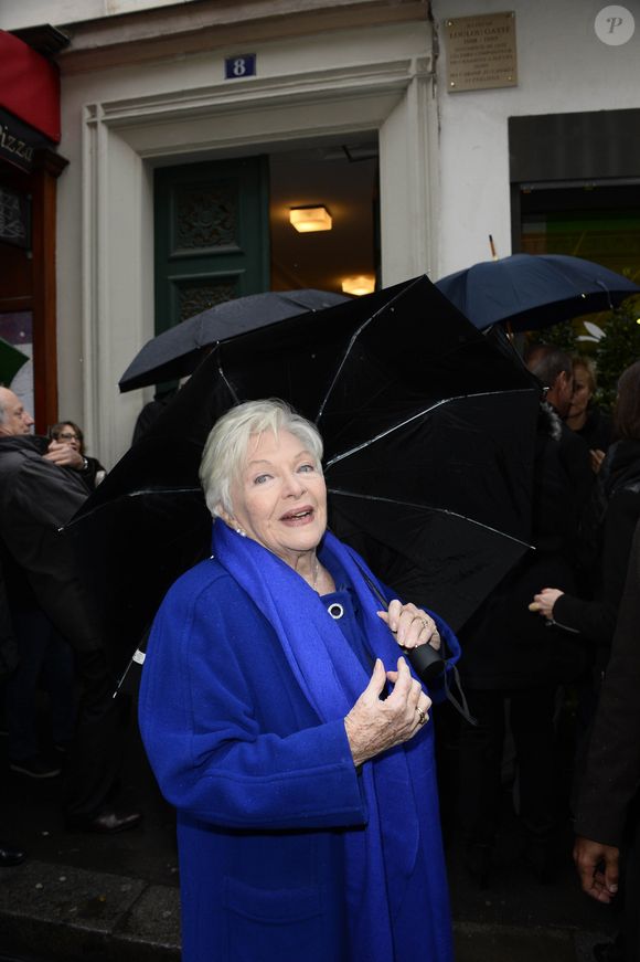 Line Renaud - Devoilement de la plaque en hommage a Loulou Gaste au 8 rue Saint-Ferdinand dans le 17eme arrondissement de Paris. Le 29 janvier 2014 
COADIC GUIREC / BESTIMAGE