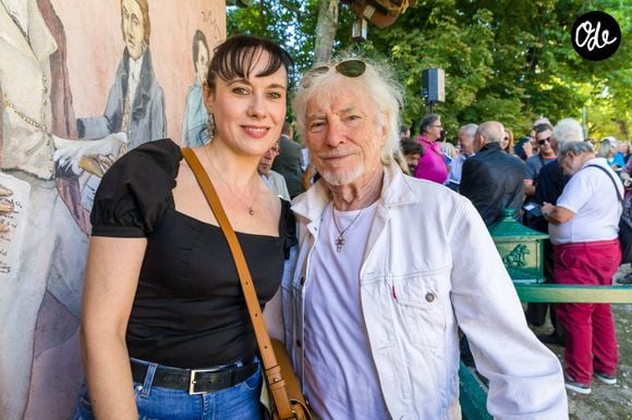 Hugues Aufray et son épouse Muriel participent à la séance de dédicaces annuelle « Forêt des Livres » à Chanceaux-près-Loches, près de Tours, en France, le 28 août 2022. Photo de Pascal Avenet/ABACAPRESS.COM