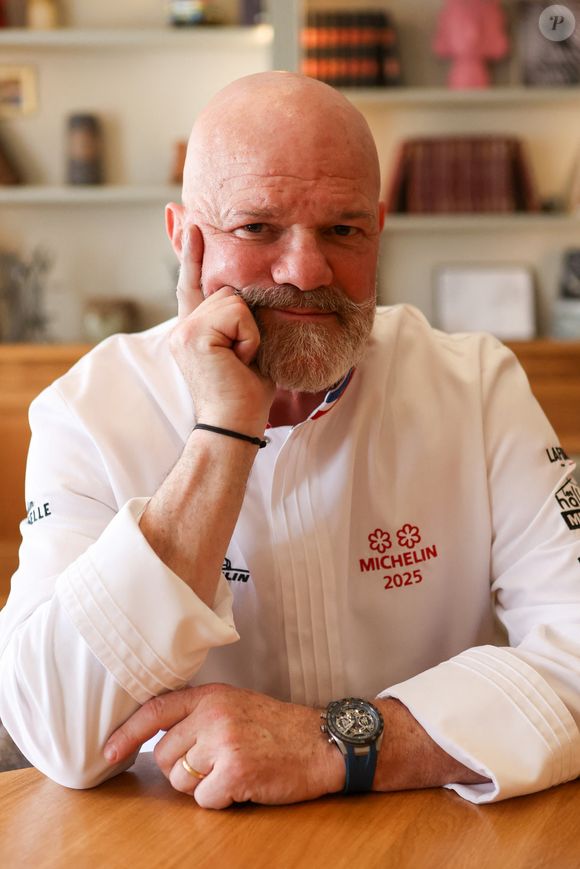 Exclusif - Le chef Philippe Etchebest dans les cuisines de son restaurant "Maison Nouvelle" à Bordeaux, le 11 avril 2025. ©Jean-Marc Lhomer/Bestimage.