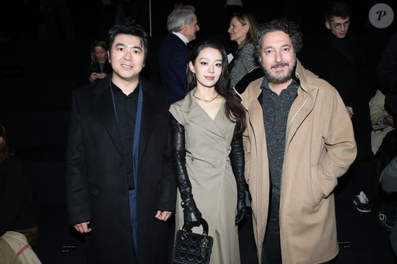 Lang Lang (Pianiste), sa femme Gina Alice Redlinger et Guillaume Gallienne  au FrontRow du défilé Dior Homme à l'École-Militaire lors de la semaine de la mode masculine automne/hiver 2025-2026 à Paris, France, le 24 janvier 2025. © Bertrand Rindoff/Bestimage