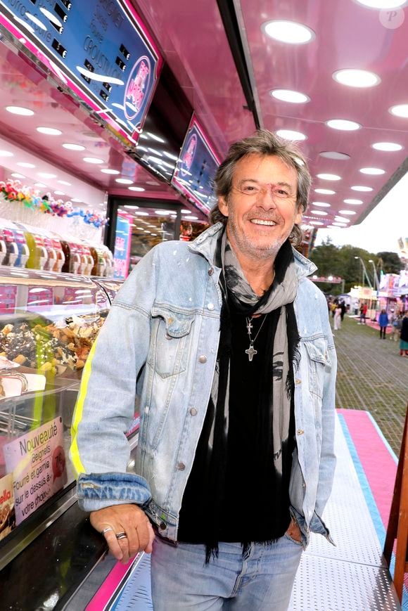 Semi-exclusif - Jean-Luc Reichmann lors de l'ouverture de la Fête à Neuneu 2023, la fête foraine du bois de boulogne célèbre ses 40 ans, à Paris, France, le 1er septembre 2023. Du 1er septembre au 15 octobre 2023.. Grâce à la générosité des forains qui ont offert la soirée d’inauguration de la Fête à NeuNeu et à l’investissement de J.L.Reichman, l’association "Innocence En Danger" a récolté la somme de 23 000 €. La fête à NeuNeu est ouverte tous les jours Porte de La Muette jusqu’au 15 octobre. © Cédric Perrin/Bestimage