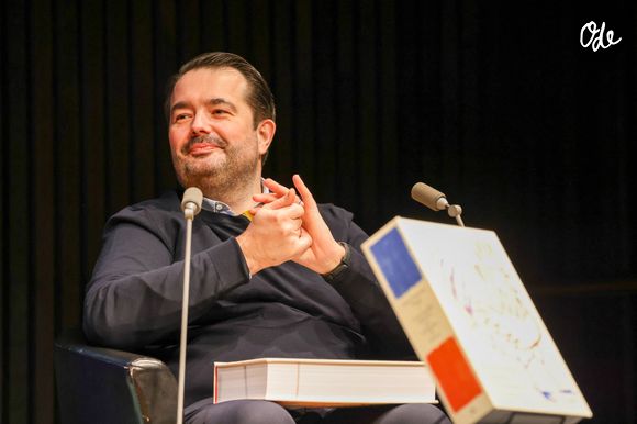 Jean-François Piège présente son "Encyclopédie Culinaire des Territoires de France" - Hachette Cuisine à la Station Ausone - Librairie Mollat, à Bordeaux, France, le 14 décembre 2024.

© Jean-Marc Lhomer / Bestimage