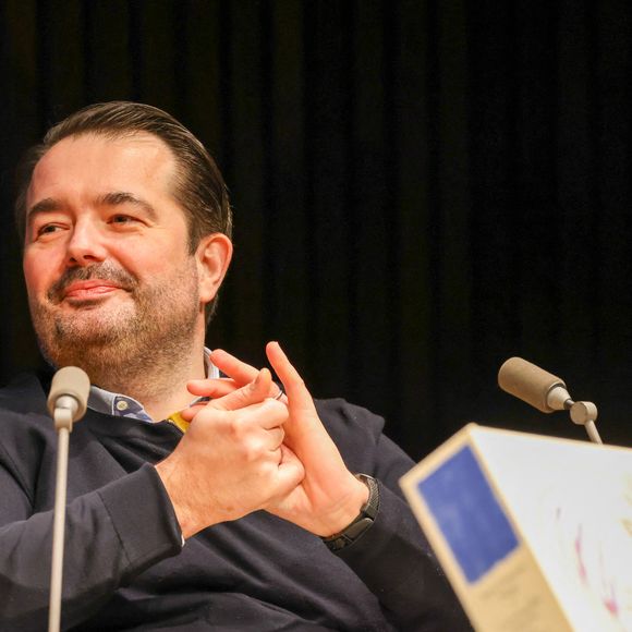 Jean-François Piège présente son "Encyclopédie Culinaire des Territoires de France" - Hachette Cuisine à la Station Ausone - Librairie Mollat, à Bordeaux, France, le 14 décembre 2024.

© Jean-Marc Lhomer / Bestimage