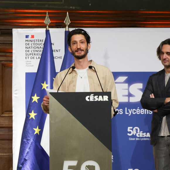 Une belle revanche pour Pierre Niney, Dimitri Rassam et le reste de l'équipe du film.

Jérôme Seydoux, Pierre Niney et Dimitri Rassam à la cérémonie "César des Lycéens 2025", au sein du Grand Amphithéâtre de la Sorbonne, pour le film "Le Comte de Monte-Cristo", le 26 mars 2025.

Photo : Coadic Guirec / Bestimage