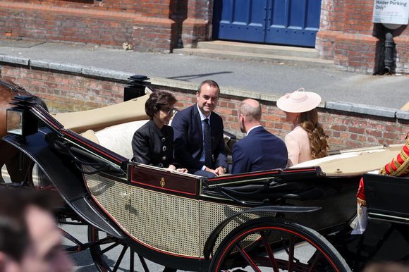 Rachida Dati, Ministre de la Culture et Sébastien Lecornu, Ministre des Armées, le prince William, prince de Galles, et Catherine (Kate) Middleton, princesse de Galles, accueillent le couple présidentiel français le président Emmanuel Macron et sa femme la Première Dame Brigitte Macron sur Datchet road à Windsor, Royaume Uni, le 8 juillet 2025.© Dominique Jacovides/Bestimage
