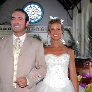Archives - Aux Seychelles, Jean Dujardin et Alexandra Lamy  se marient dans la série "Un gars, une fille" le 2 décembre 2002.

© Bestimage