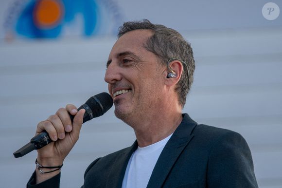 Gad Elmaleh s'exprime avant la messe du pape François au stade Vélodrome lors de sa visite à Marseille, France, le 23 septembre 2023. Photo by Laurent coust/ABACAPRESS.COM