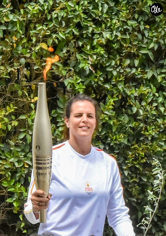 L’ancienne nageuse, Laure Manaudou est la première relayeuse française de la flamme olympique peu de temps après la cérémonie d'allumage sur le site antique d'Olympie, Grèce, le 16 avril 2024. © Intime/Panoramic/Bestimage
