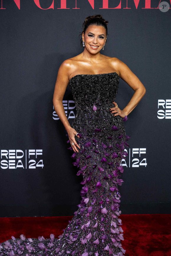 L'actrice américaine Eva Longoria pose lors de l'événement "Women in Cinema" au Jeddah Yacht Club, lors de la 4ème édition du Festival International du Film de la Mer Rouge, le 06 décembre 2024. Photo par Balkis Press/ABACAPRESS.COM
