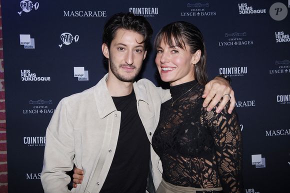 Exclusif - Pierre Niney et sa femme Natasha Andrews - After party du film Mascarade au club privé NO.PI à Paris. © Rachid Bellak / Bestimage