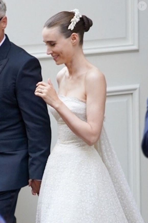 Rooney Mara et Joaquin Phoenix à la sortie de l'hôtel Carlton à Cannes le 16 mai 2025. 
Backgrid USA / Bestimage