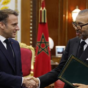 Mohammed VI et sa fratrie poursuivent la cession progressive de biens hérités, en France, ayant appartenu à Lalla Latifa, épouse du roi Hassan II, comme au Maroc.

Le président de la République française Emmanuel Macron et le roi Mohammed VI lors de leur entretien au palais royal à Rabat, le 28 octobre 2024.
© Ludovic Marin / Pool / Bestimage