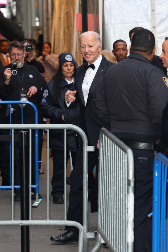 New York, NY  - Former President Joe Biden and wife Jill Biden attend the "Othello" opening night at the Barrymore Theater in Midtown in New York City.



Pictured: Joe Biden, Jill Biden