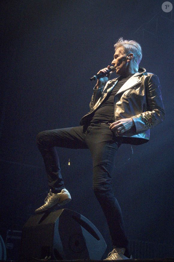 Plastic Bertrand - Les chanteurs de la tournée, les années 80, en concert au Phare à Chambéry le 25 novembre 2022.