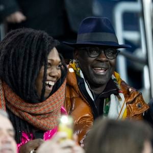 Lilian Thuram et sa femme Kareen Guiock - People dans les tribunes du quart de finale de la coupe de France de football entre le Paris Saint-Germain et l'OGC Nice (3-1) au Parc des Princes à Paris le 13 mars 2024. © Cyril Moreau/Bestimage