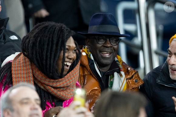 Lilian Thuram et sa femme Kareen Guiock - People dans les tribunes du quart de finale de la coupe de France de football entre le Paris Saint-Germain et l'OGC Nice (3-1) au Parc des Princes à Paris le 13 mars 2024. © Cyril Moreau/Bestimage