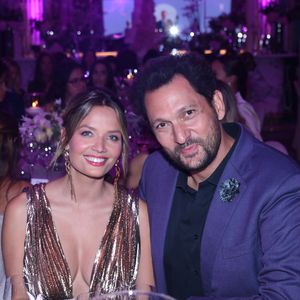 Pour leur soirée de mariage, Eric Antoine et Gennifer ont convié un chanteur très populaire.

Eric Antoine et Gennifer Demey à la soirée de gala du 10ème anniversaire de l'association "Les Bonnes Fées" à l'Hôtel The Peninsula Paris. 

Photo : Rachid Bellak / Bestimage