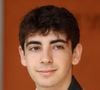 Le jeune homme de 20 ans va se produire sur scène à Los Angeles, le jour de la fête de musique. 

Léon Bruel dans les tribunes lors du tournoi de Roland-Garros 2025, le 2 juin 2025 à Paris, en France. © Nasser Berzane/abacapress.com