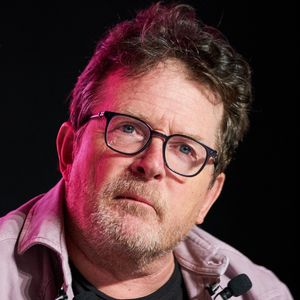 "Avec le temps, j’ai compris qu’accepter de vivre avec Parkinson ne signifiait pas me résigner", a-t-il notamment déclaré avant de recevoir deux standing ovations

Toronto (Ontario, Canada) : Michael J. Fox prend la parole lors d'un événement célébrant le 40e anniversaire du film d'aventure et de science-fiction « Retour vers le futur », à Toronto, le vendredi 22 août 2025. © Sammy Kogan/The Canadian Press via ZUMA Press/Bestimage